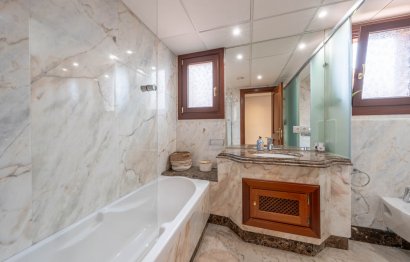 Resale - Apartment - Middle Floor Apartment - Estepona - Estepona Centro