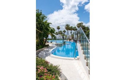 Resale - Apartment - Middle Floor Apartment - Estepona - Estepona Centro