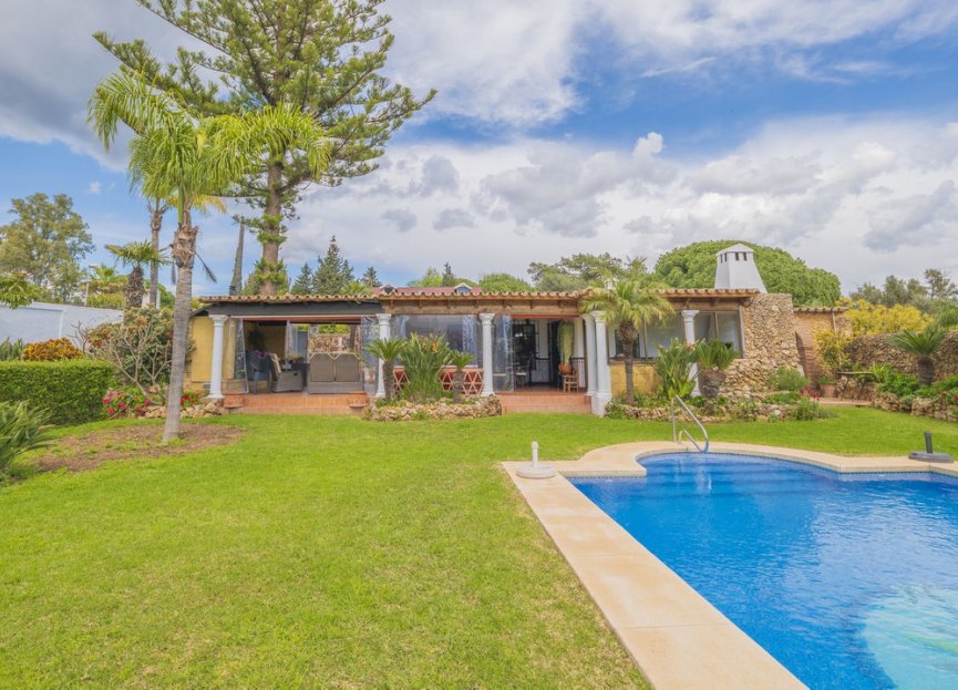Resale - House - Detached Villa - Marbella - Las Chapas