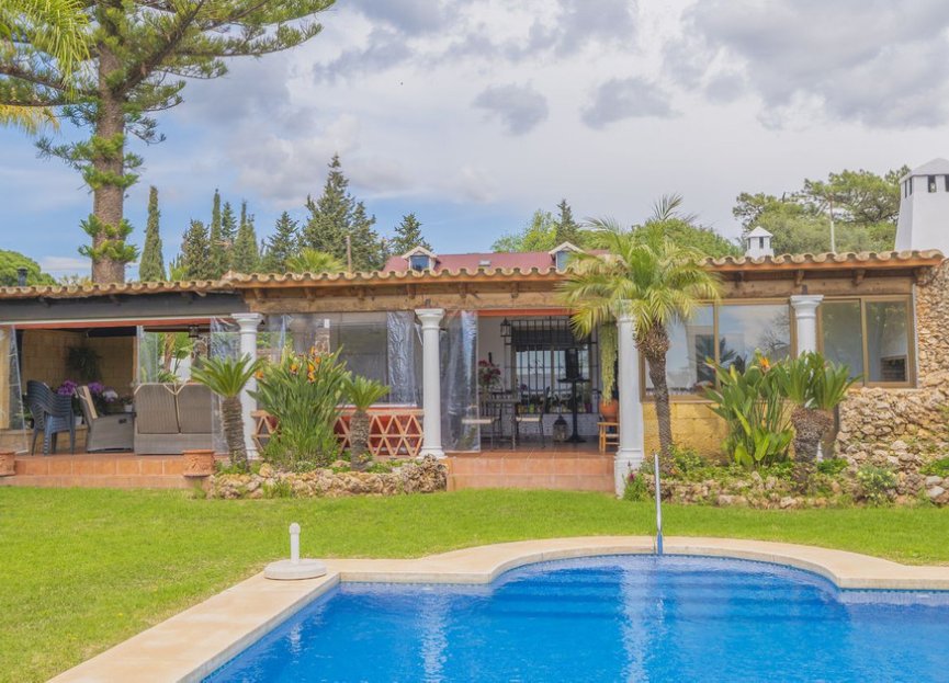 Resale - House - Detached Villa - Marbella - Las Chapas