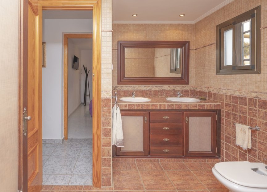 Resale - House - Detached Villa - Marbella - Las Chapas