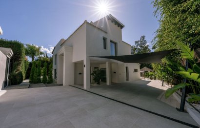 Resale - House - Detached Villa - Marbella - Nueva Andalucia
