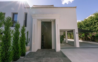 Resale - House - Detached Villa - Marbella - Nueva Andalucia