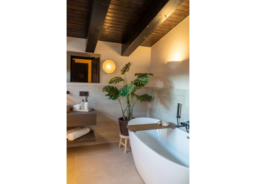 Resale - House - Detached Villa - Marbella - Nueva Andalucia