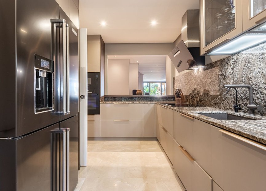 Resale - Apartment - Middle Floor Apartment - Marbella - Sierra Blanca