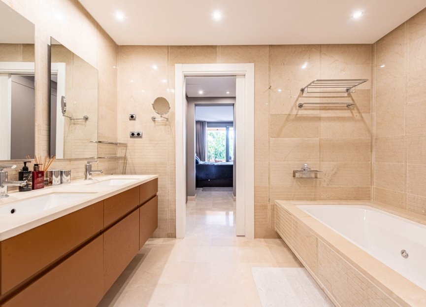 Resale - Apartment - Middle Floor Apartment - Marbella - Sierra Blanca