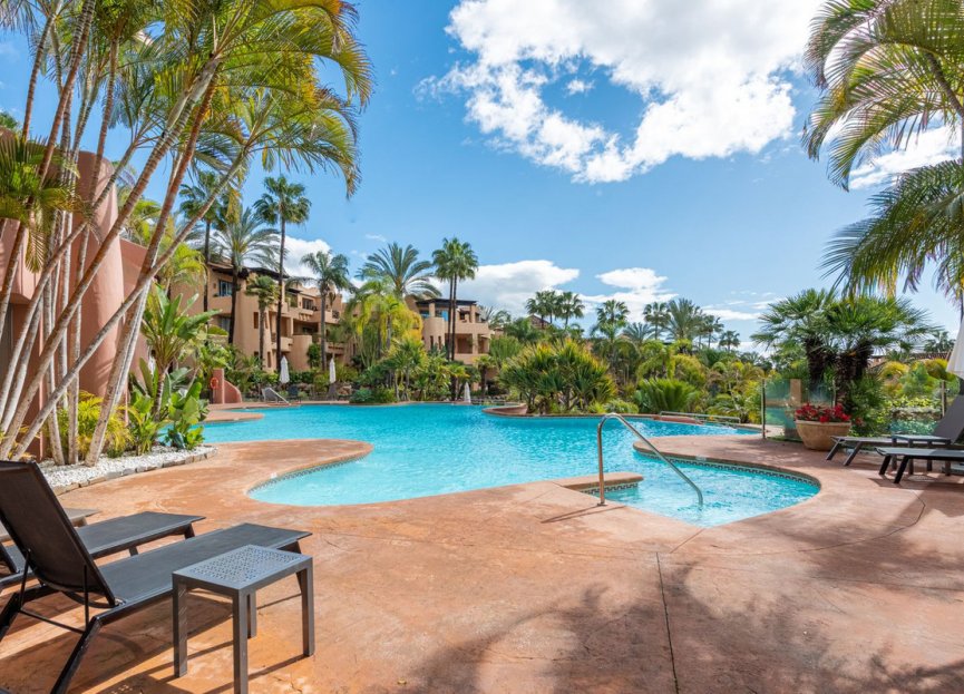 Resale - Apartment - Middle Floor Apartment - Marbella - Sierra Blanca