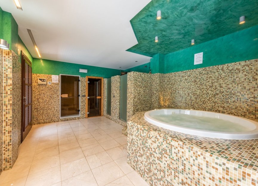 Resale - Ground floor apartment - Estepona - Estepona Centro