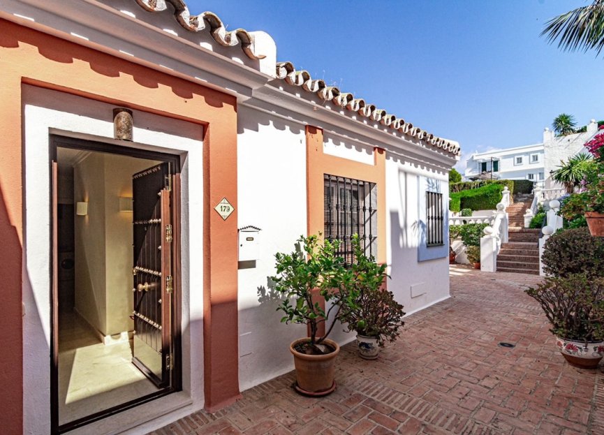 Resale - Apartment - Top Floor Apartment - Marbella - Nueva Andalucia