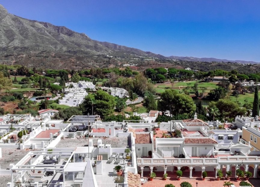 Resale - Apartment - Top Floor Apartment - Marbella - Nueva Andalucia