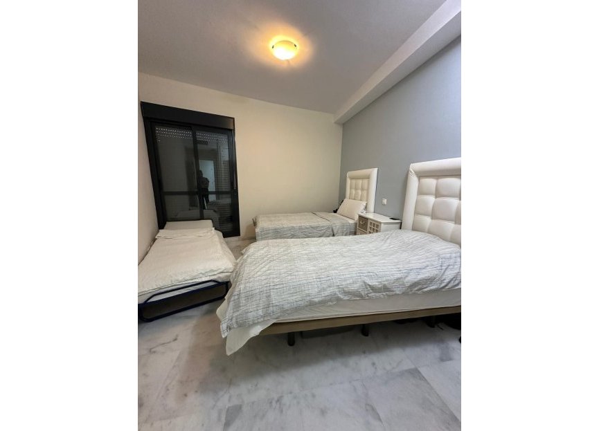 Resale - Ground floor apartment - Estepona - Estepona Centro