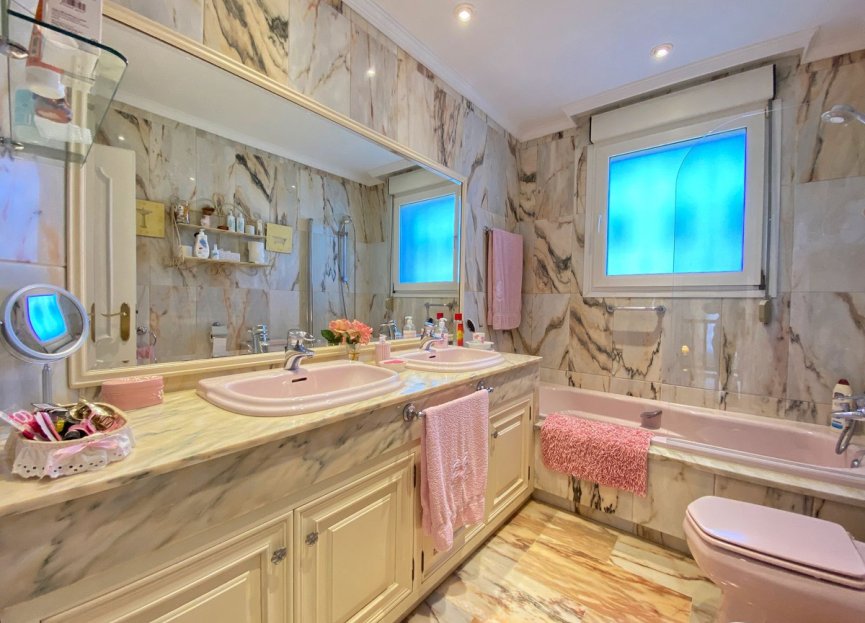 Resale - House - Detached Villa - Marbella - Marbella Centro