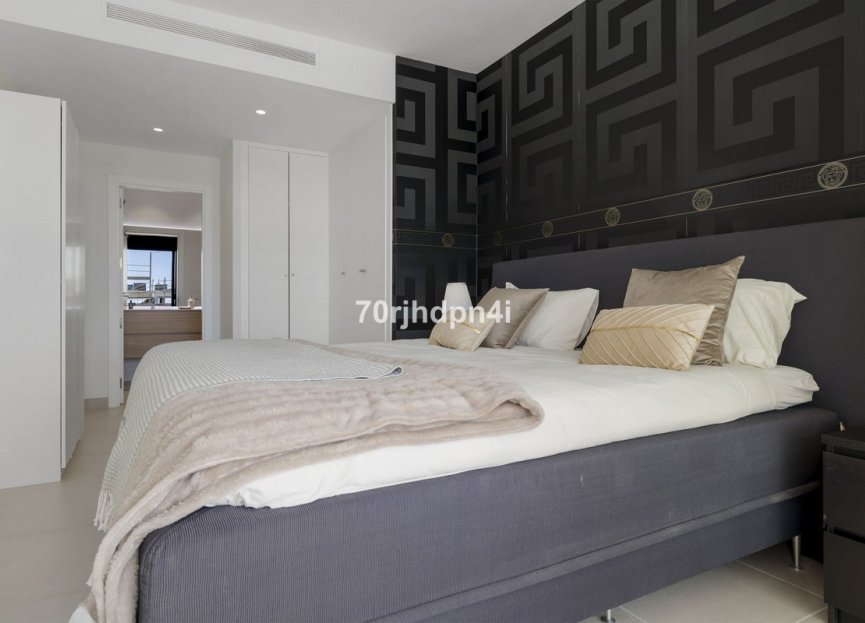 Resale - Apartment - Middle Floor Apartment - Estepona - Estepona Centro