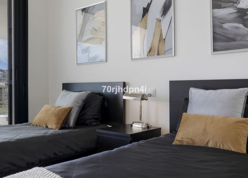 Resale - Apartment - Middle Floor Apartment - Estepona - Estepona Centro