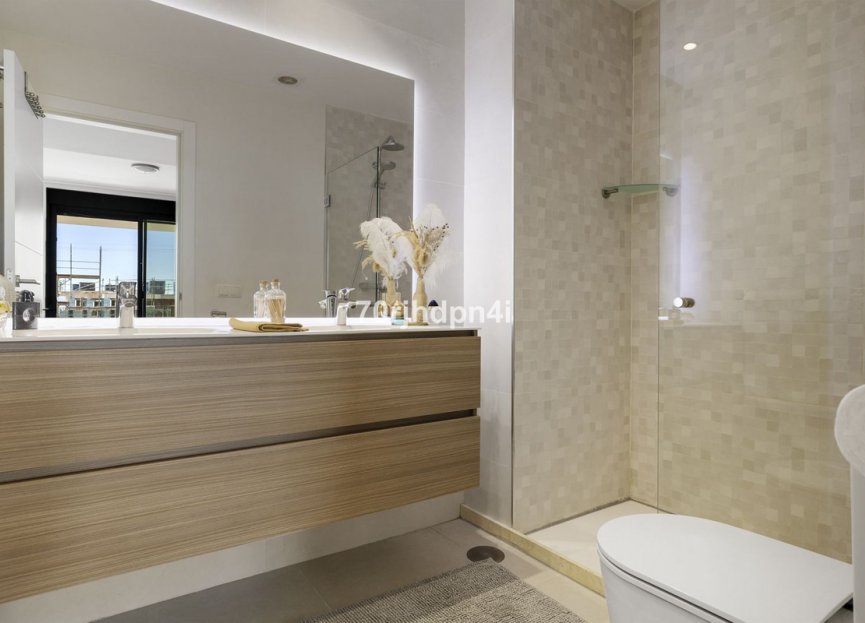 Resale - Apartment - Middle Floor Apartment - Estepona - Estepona Centro