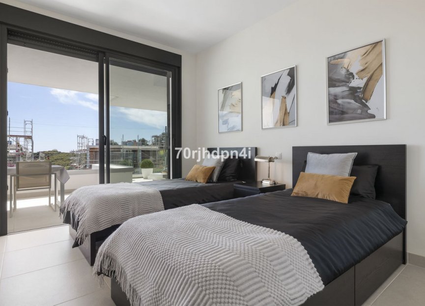 Resale - Apartment - Middle Floor Apartment - Estepona - Estepona Centro