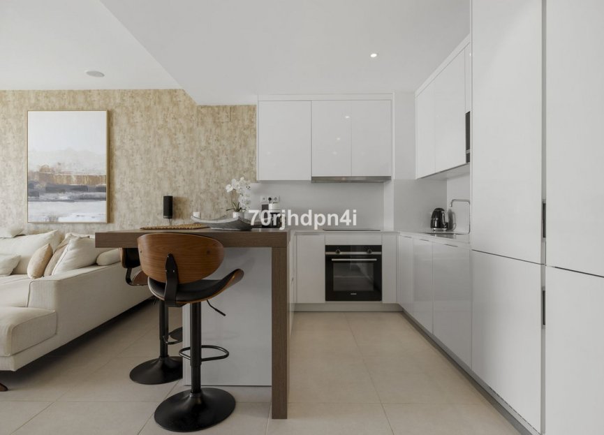 Resale - Apartment - Middle Floor Apartment - Estepona - Estepona Centro