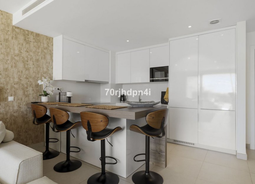 Resale - Apartment - Middle Floor Apartment - Estepona - Estepona Centro