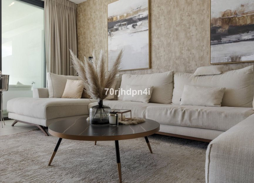 Resale - Apartment - Middle Floor Apartment - Estepona - Estepona Centro