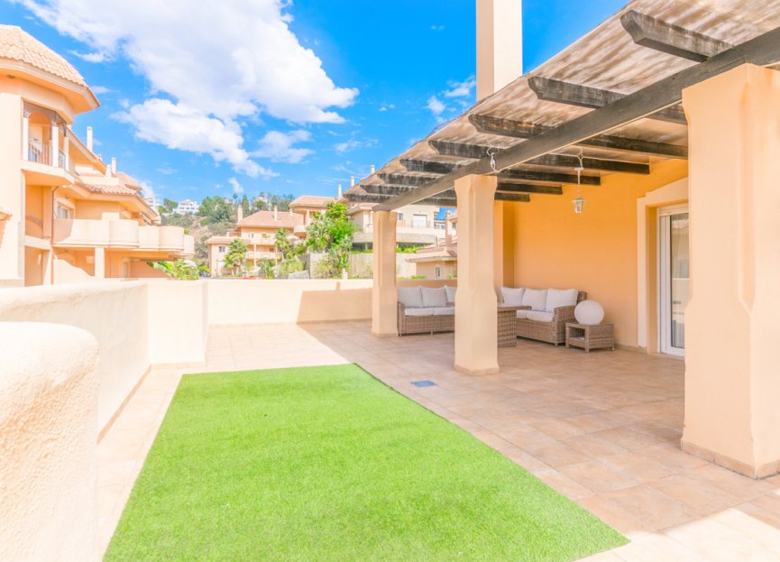 Resale - Apartment - Penthouse - Marbella - Nueva Andalucia