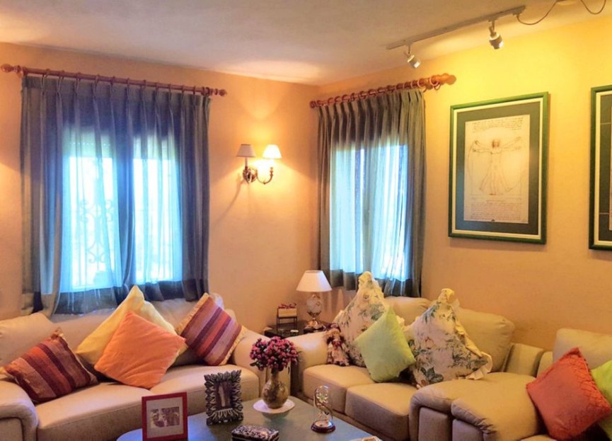 Resale - House - Detached Villa - Estepona - Estepona Centro