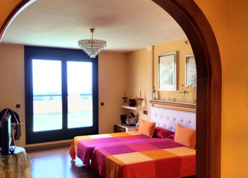 Resale - House - Detached Villa - Estepona - Estepona Centro