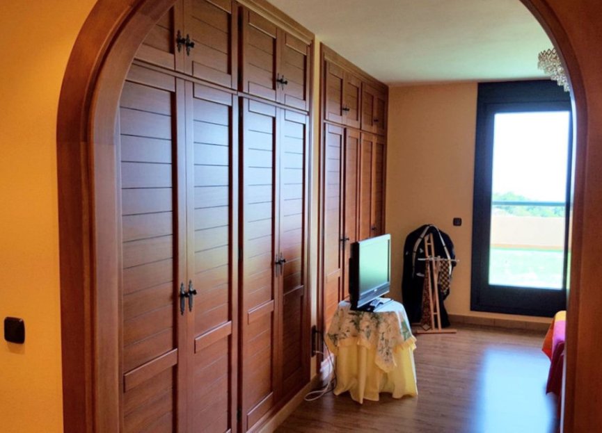 Resale - House - Detached Villa - Estepona - Estepona Centro