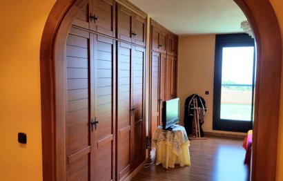 Resale - House - Detached Villa - Estepona - Estepona Centro