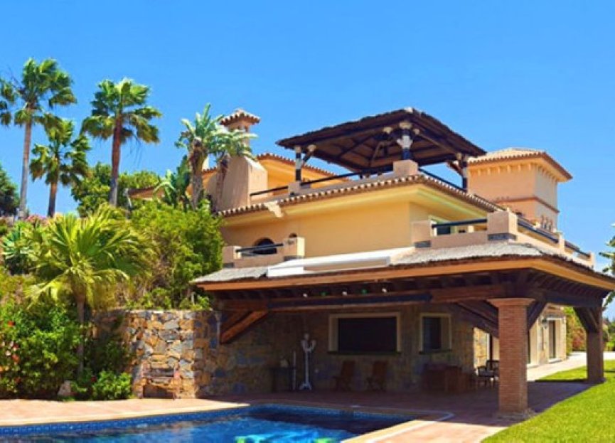 Resale - House - Detached Villa - Estepona - Estepona Centro