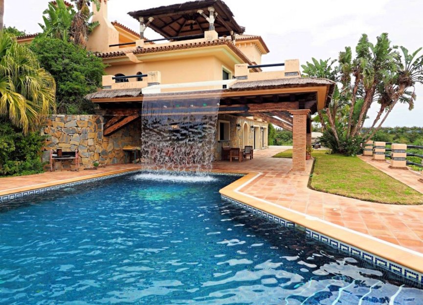 Resale - House - Detached Villa - Estepona - Estepona Centro