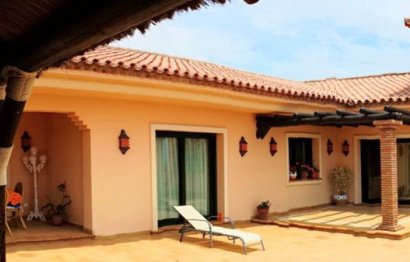 Resale - House - Detached Villa - Estepona - Estepona Centro