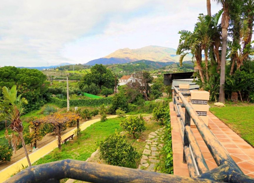 Resale - House - Detached Villa - Estepona - Estepona Centro