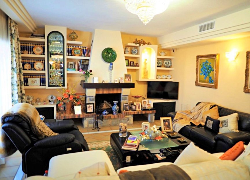 Resale - House - Detached Villa - Estepona - Estepona Centro