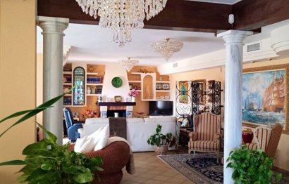 Resale - House - Detached Villa - Estepona - Estepona Centro