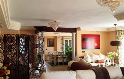 Resale - House - Detached Villa - Estepona - Estepona Centro