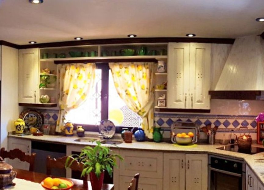 Resale - House - Detached Villa - Estepona - Estepona Centro