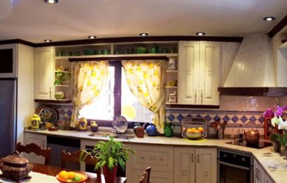 Resale - House - Detached Villa - Estepona - Estepona Centro