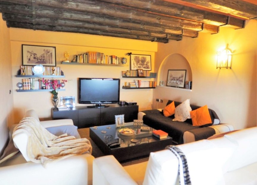 Resale - House - Detached Villa - Estepona - Estepona Centro