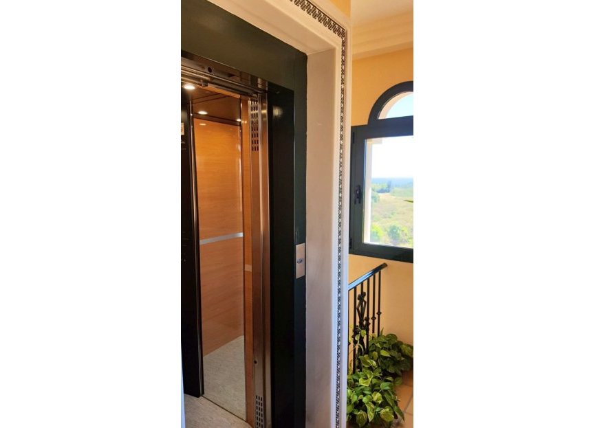 Resale - House - Detached Villa - Estepona - Estepona Centro