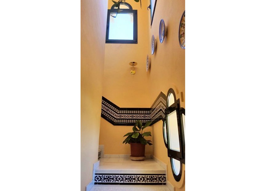 Resale - House - Detached Villa - Estepona - Estepona Centro