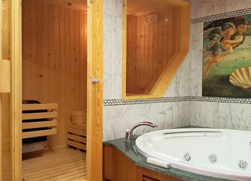 Resale - House - Detached Villa - Estepona - Estepona Centro