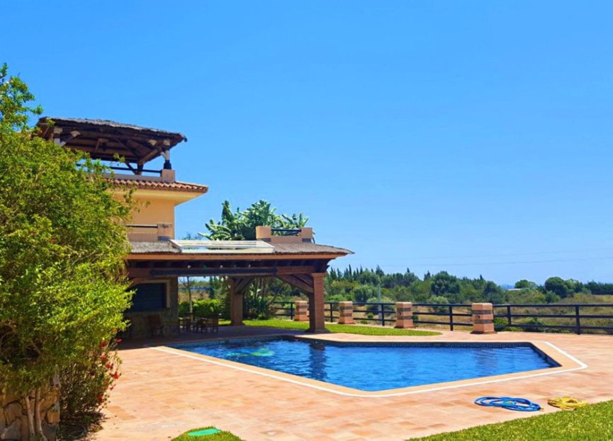 Resale - House - Detached Villa - Estepona - Estepona Centro