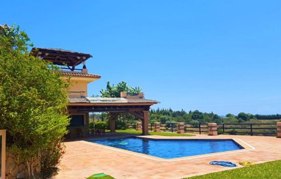 Resale - House - Detached Villa - Estepona - Estepona Centro