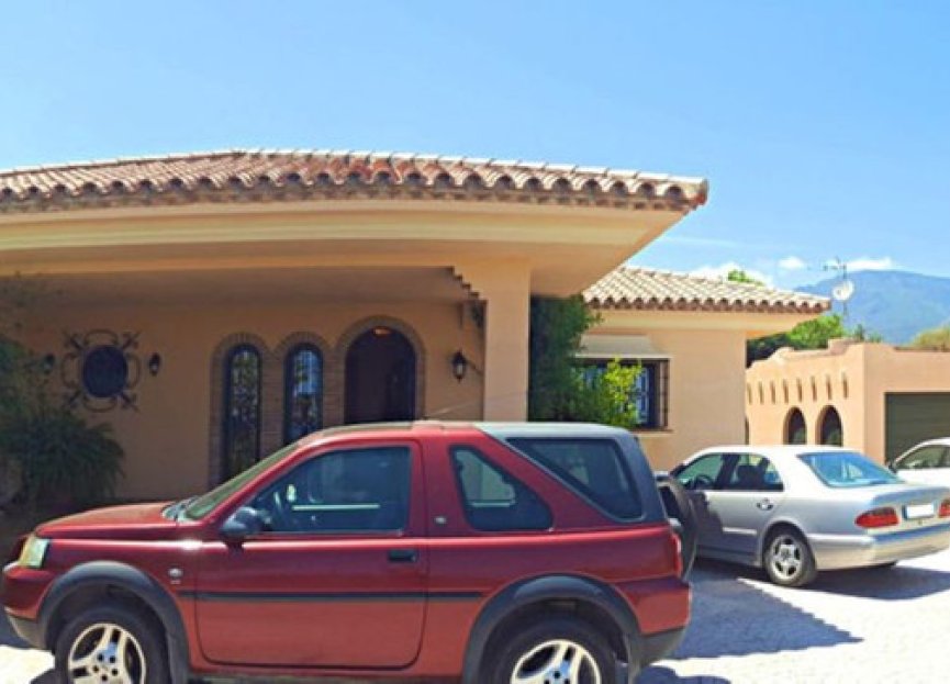 Resale - House - Detached Villa - Estepona - Estepona Centro