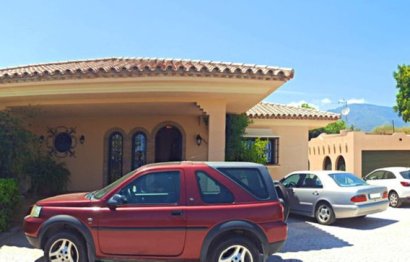 Resale - House - Detached Villa - Estepona - Estepona Centro