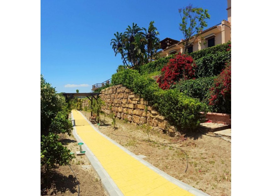 Resale - House - Detached Villa - Estepona - Estepona Centro