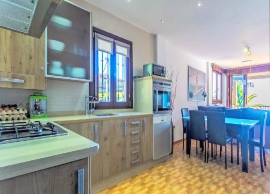 Resale - Apartment - Middle Floor Apartment - Estepona - Estepona Centro