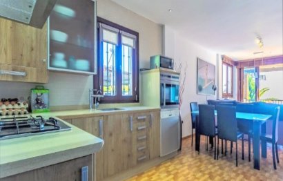 Resale - Apartment - Middle Floor Apartment - Estepona - Estepona Centro