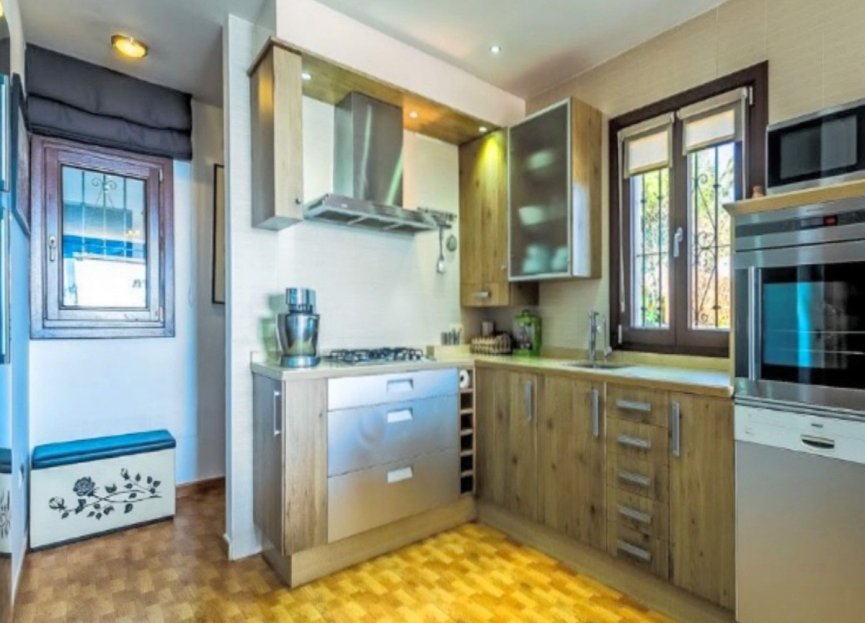 Resale - Apartment - Middle Floor Apartment - Estepona - Estepona Centro