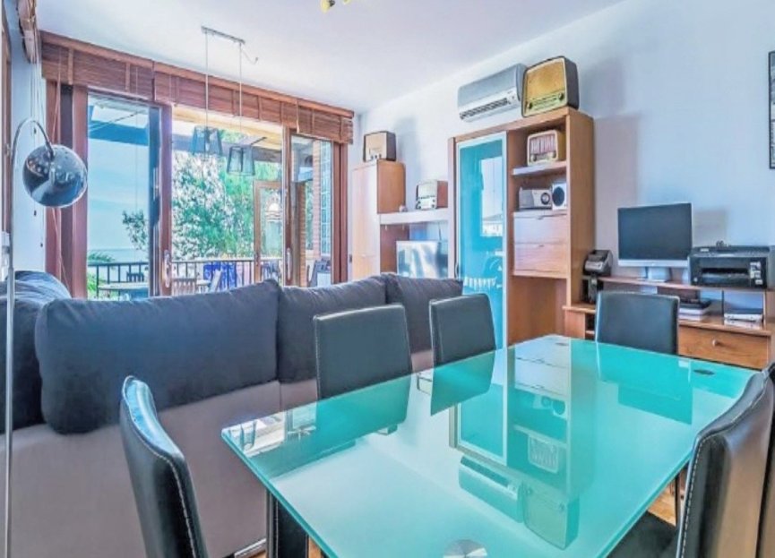 Resale - Apartment - Middle Floor Apartment - Estepona - Estepona Centro